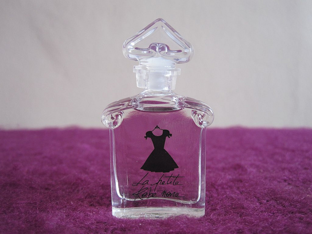 guerlain_la_petite_robe_noire_perfume